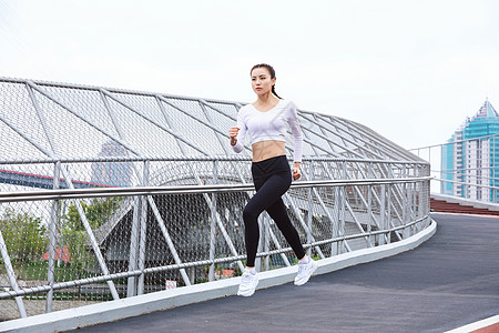 运动女性跑步图片