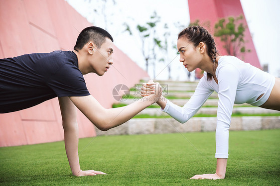 运动男女健身图片