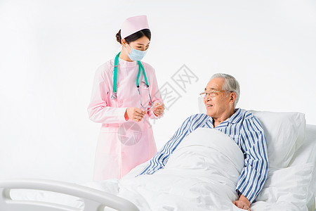 护士为住院病人测量体温图片