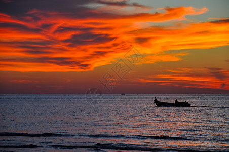 普吉岛安达曼海黄昏火烧云高清图片