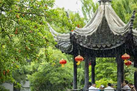 苏州古建筑雨中亭子背景