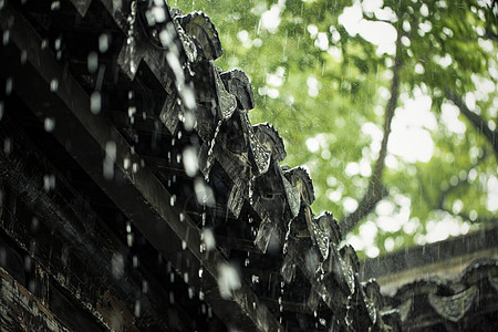 古式建筑下雨大夏高清图片