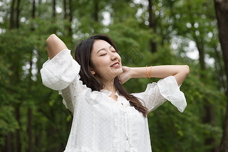 清新呼吸青春美女郊游背景