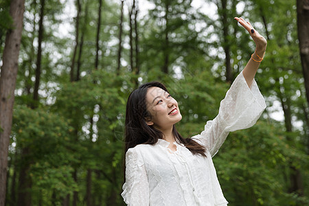 青春美女郊游图片