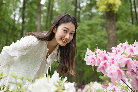 青春美女郊游图片