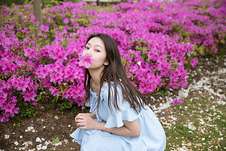 美女花丛森系美女郊游背景