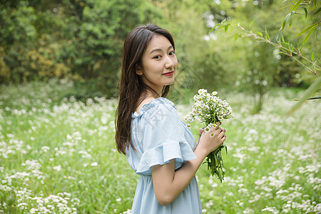 年轻女孩森系美女郊游背景