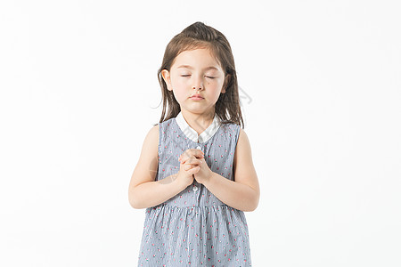 外国小女孩祈祷图片