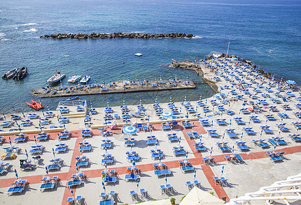 意大利海边度假酒店日光浴场全景俯瞰图片