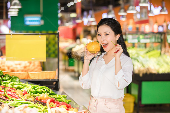 美女超市购物图片