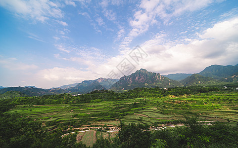 绩溪梯田与山脉背景