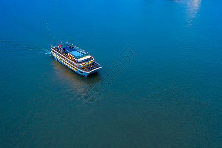 海上豪华游轮休闲旅游背景图片