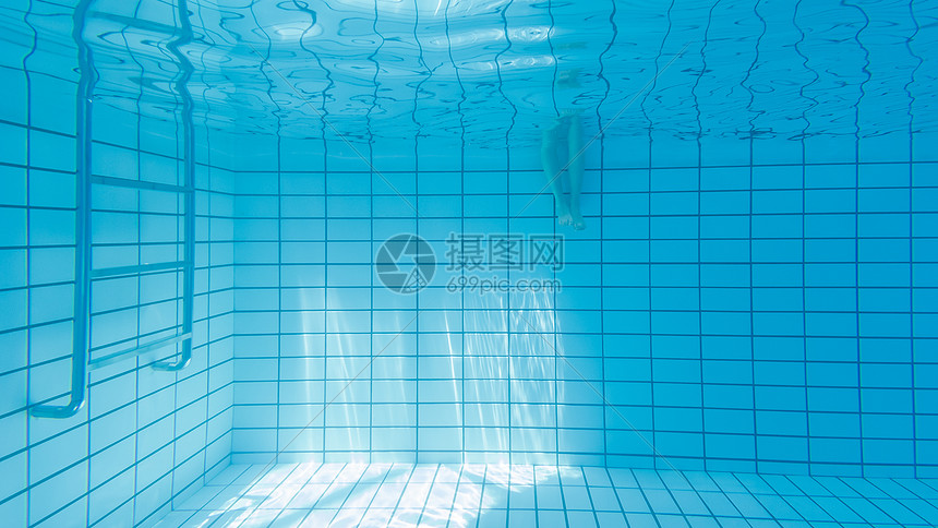 泳池水下