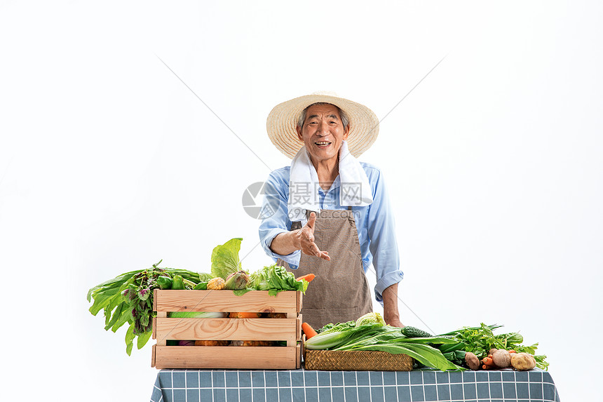菜农展示蔬菜图片