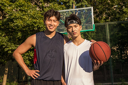 男青年篮球友谊图片