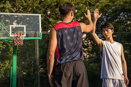 中锋德转身价排行：哈兰德、姆巴佩1.8亿欧最高，伊萨克1.4亿欧