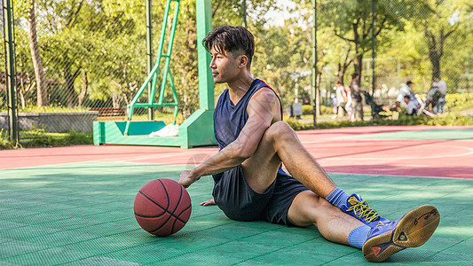 胡荷韬进球刚刚被吹！严鼎皓直接任意球破门，蓉城1