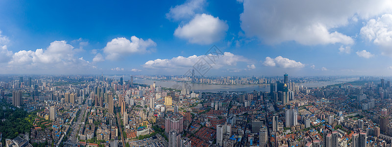 蓝天白云城市江景风光建筑群全景长片图片