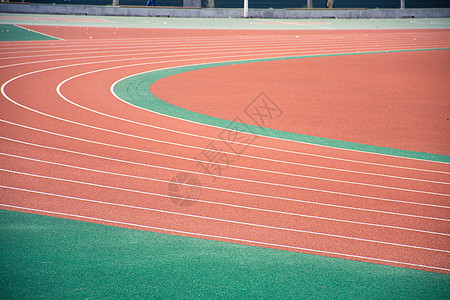体育场上的塑胶跑道图片
