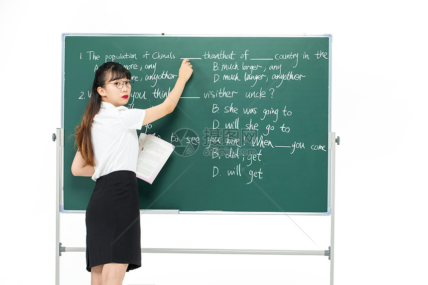 年轻女教师上课形象