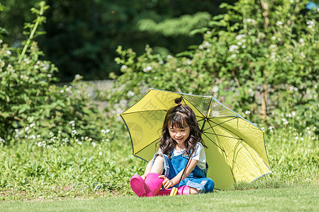 小女孩在农场打伞背景