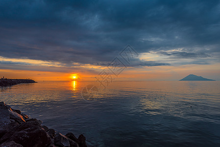 印尼巴厘岛海边夕阳风光高清图片