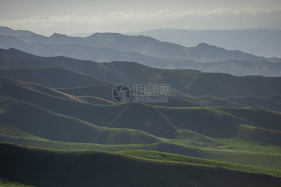 新疆天山草原牲畜素材图片