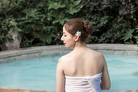 女性泡温泉背景图片