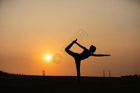 运动人物剪影瑜伽女性夕阳剪影背景