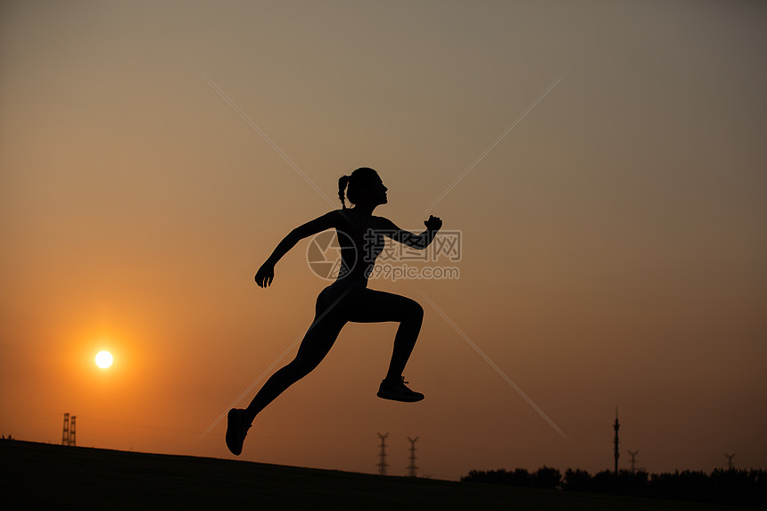 瑜伽女性夕阳剪影图片