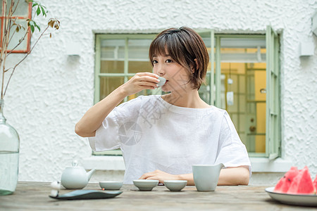 短发美女人像图片