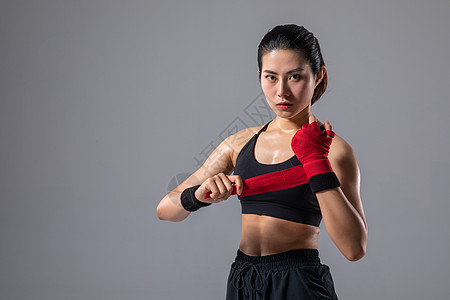 女性运动绑拳击带背景图片