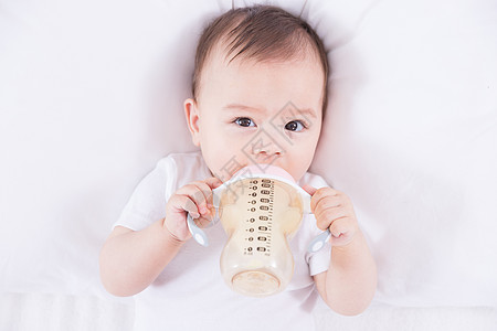 外国女孩外国婴儿喝奶背景