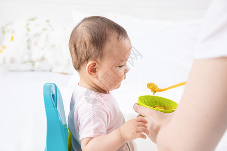 妈妈喂孩子吃饭妈妈喂宝宝吃饭背景