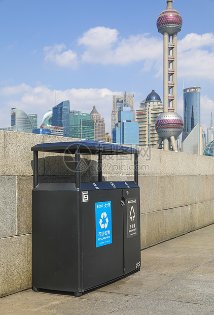 上海旅游地标景点的分类垃圾箱