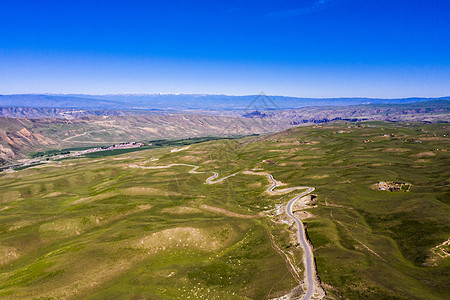 新疆航拍天山草原牧场牧区风光图片