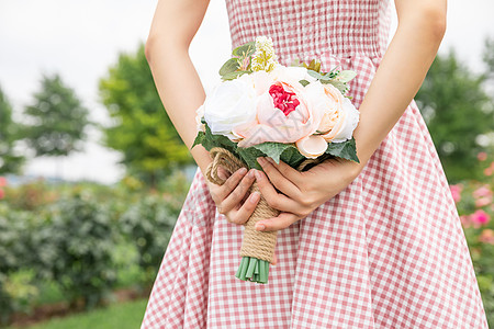 夏日美女文艺美女手持花特写背景