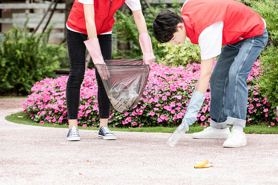 志愿者拾捡垃圾图片