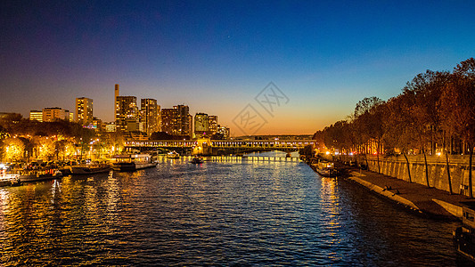 巴黎地标建筑法国巴黎塞纳河夜景背景