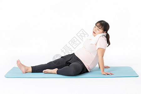 胖女生运动休息图片