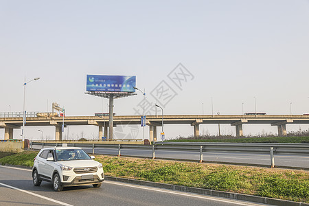 高架广告牌上海郊区的高架道路背景