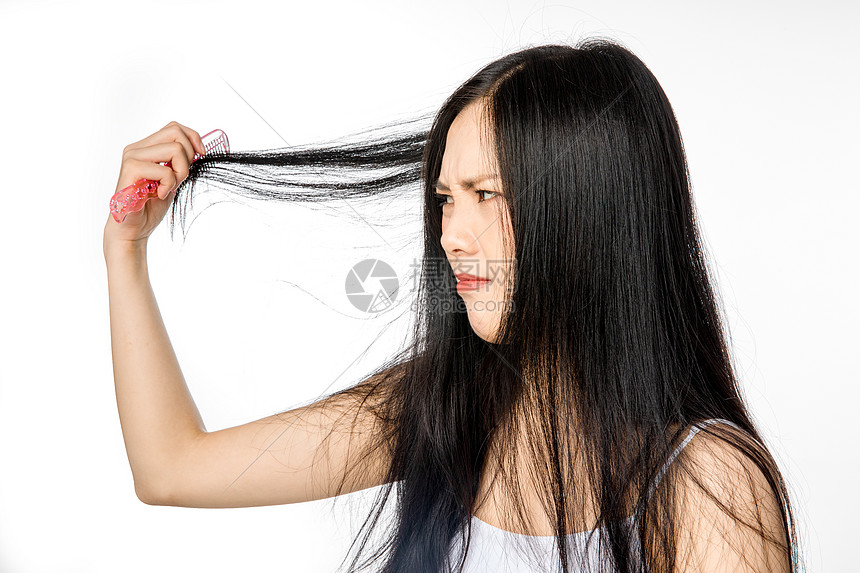 女性脱发头发毛躁图片