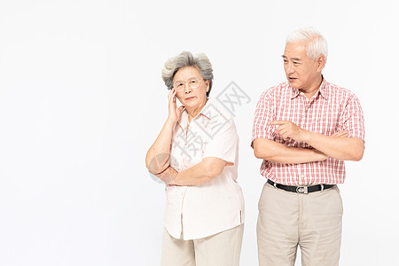 老年夫妻吵架高清图片