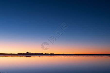 盐湖日出美丽的湖高清图片
