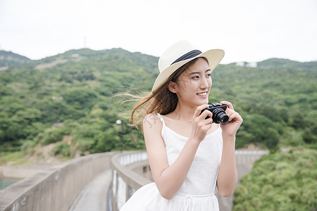 清新美女海岛拍照背景图片