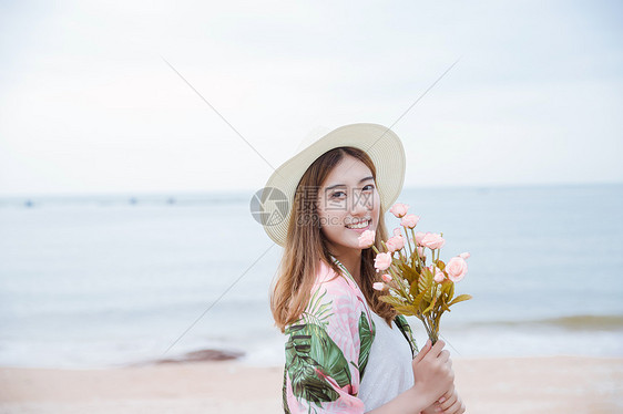 夏日海边清新美女图片