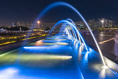 深圳宝安区海滨广场喷泉夜景图片