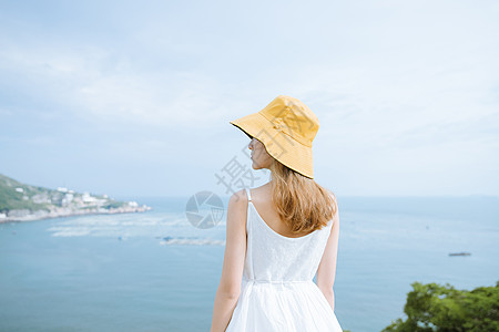 唯美女生背影夏日海边清新美女背景