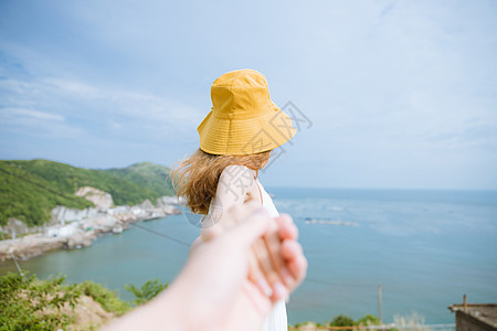 年轻女孩夏日海边清新美女背景