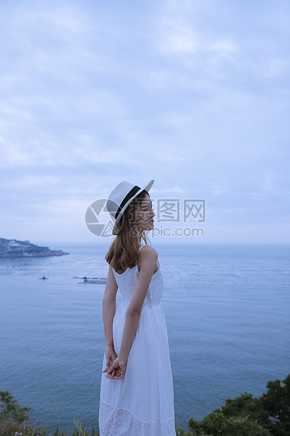 夏日海边清新美女图片